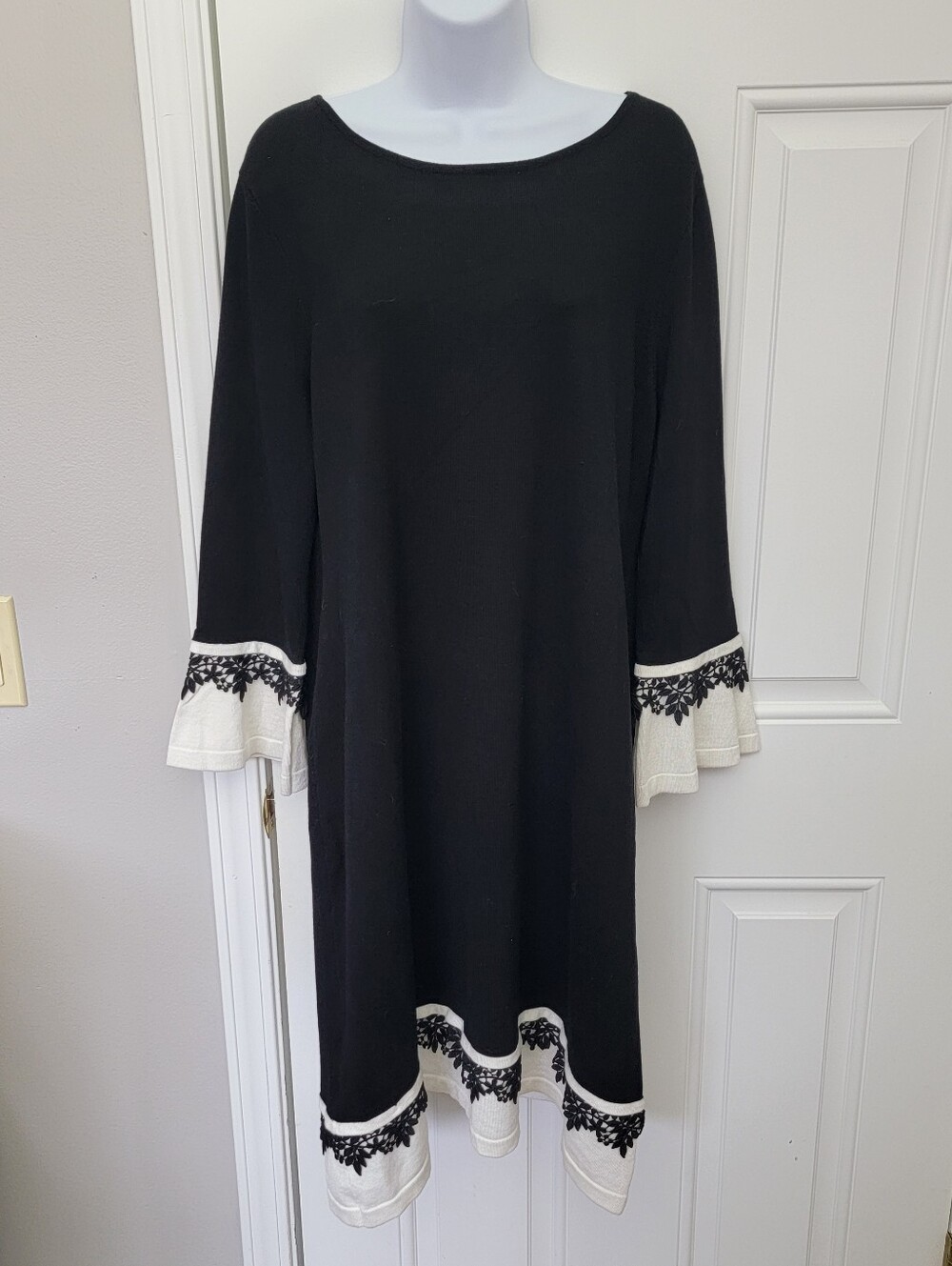 Calvin Klein Black White Shift Dress Scoop Neck Knit Stretch Lace Bell Sleeve XL